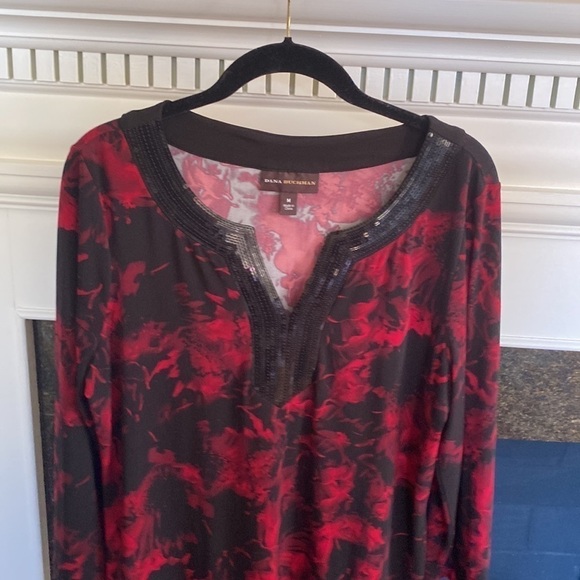 Red Flower Patterned Tunic Top Black Sequined  22” P2P 30” L Collarless Style - Picture 5 of 11